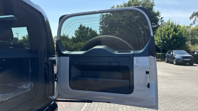 Land Rover Defender 3.0 D250 X-Dynamic SE 90 3dr Auto Diesel Estate - Image 23